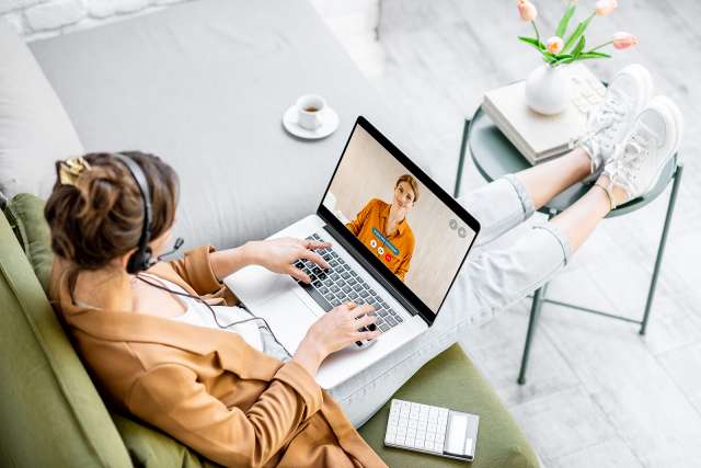 a woman uses a laptop. This relates to online therapy in Missouri. Online therapy in Missouri provides you effective online therapy.