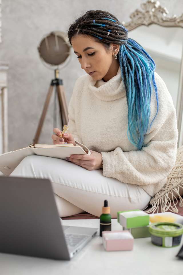 A woman uses her computer. This relates to concepts of online therapy in Missouri. See how working with an online therapist in Missouri can help. 