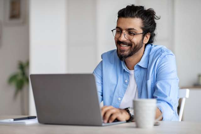 A man types on a laptop. This relates to concepts on online therapy for college students in Kansas City, MO. Our online therapist in Kansas City, MO offer online therapy for college students in Kansas City, MO.