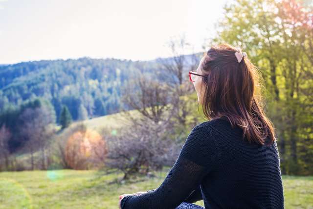 A girl sits in nature. This relates to concepts of therapy in Independence, MO. Our therapist in Independence, MO offer online therapy in Kansas City, MO.
