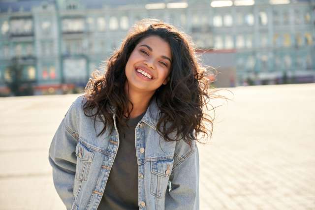 A teen girl is smiling. This relates to concepts of teen therapy in Kansas City, MO. Our teen therapist in Kansas City, MO offer effective teen therapy. 