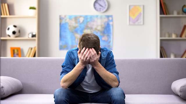 A boy sits looking upset. This relates to concepts of trauma therapy in Waldo, MO. Our trauma therapist in Waldo, MO offer effective trauma therapy in Kansas City, MO. 