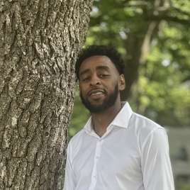 Travon Porter, LMSW Brentwood, MO working with teens through geriatrics